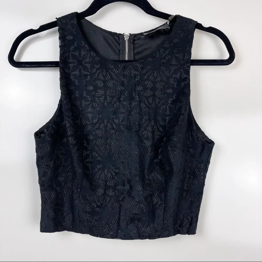 ASTR the Label Black Sleeveless Laser Cut Floral Crop Top Women's Size Medium